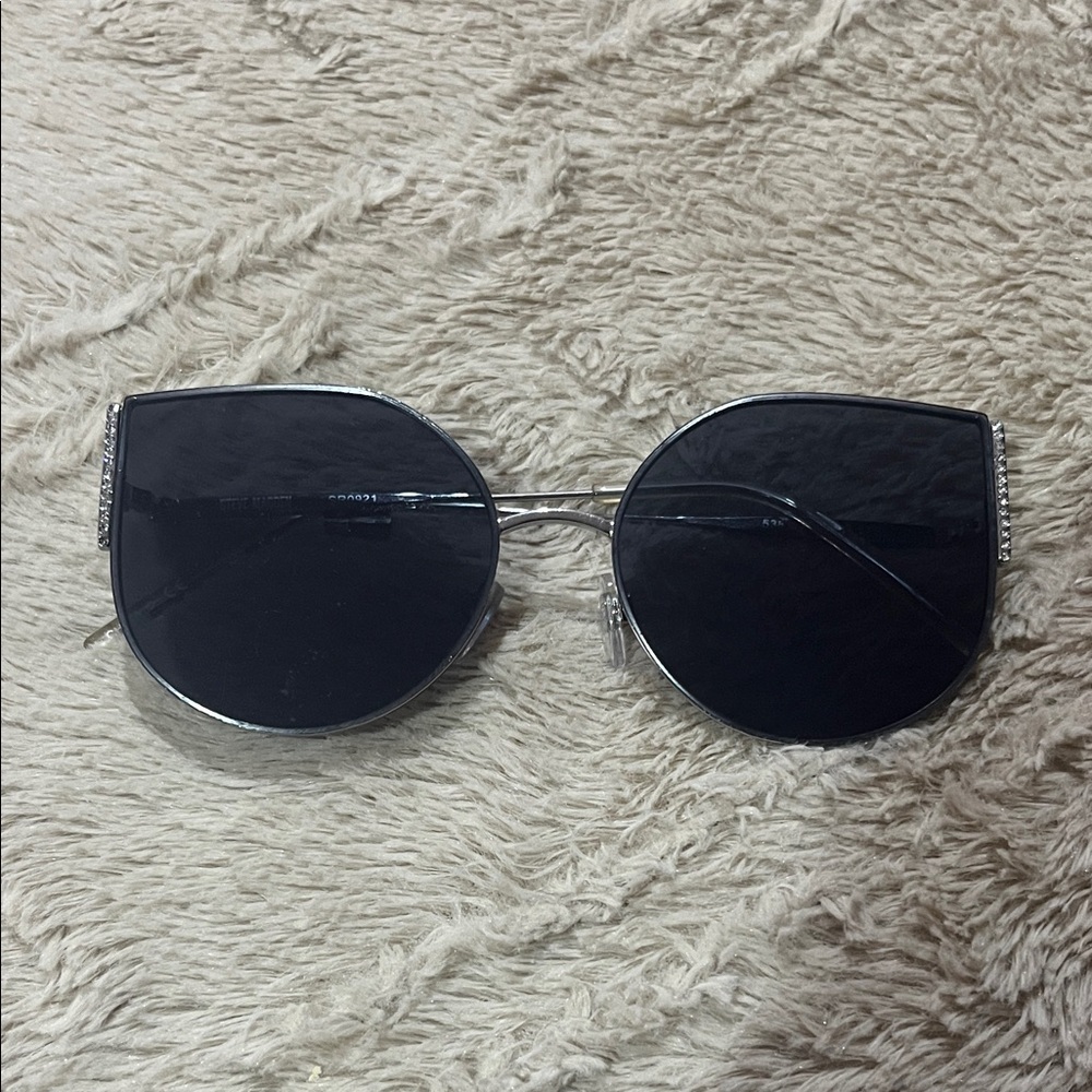 Steve Madden Women's Black Lens Sunglasses with Silver Frame